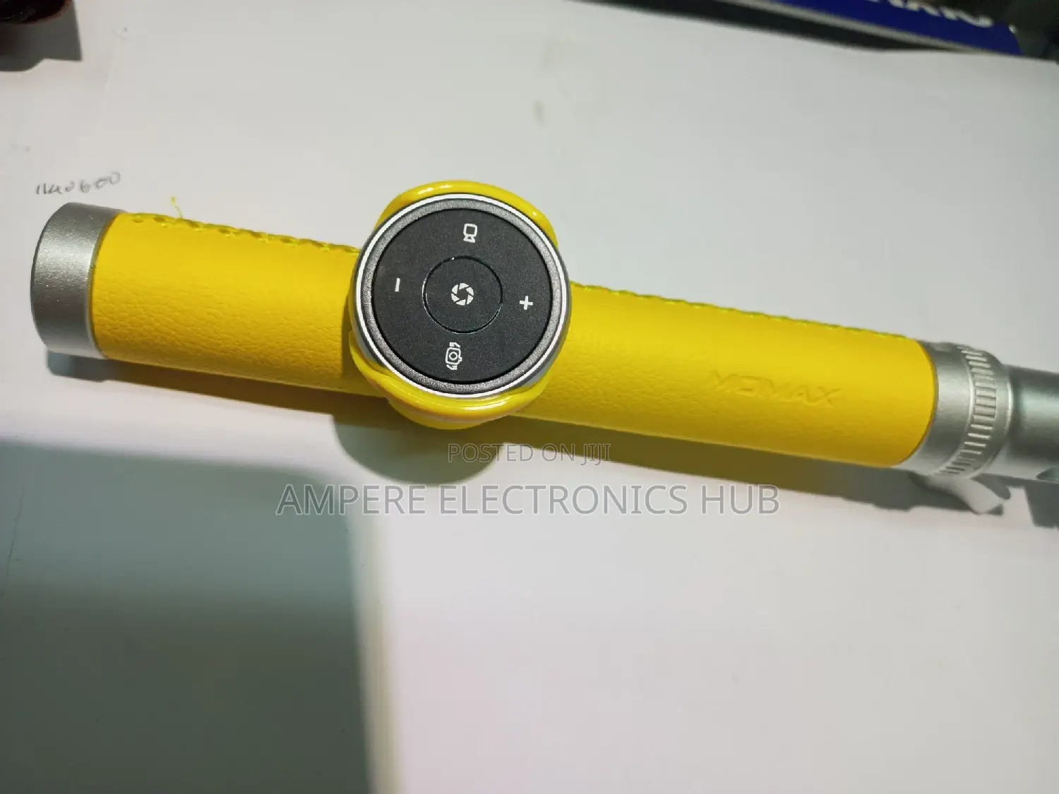 Momax Selfie Hero Bluetooth Selfie Pod (1M)