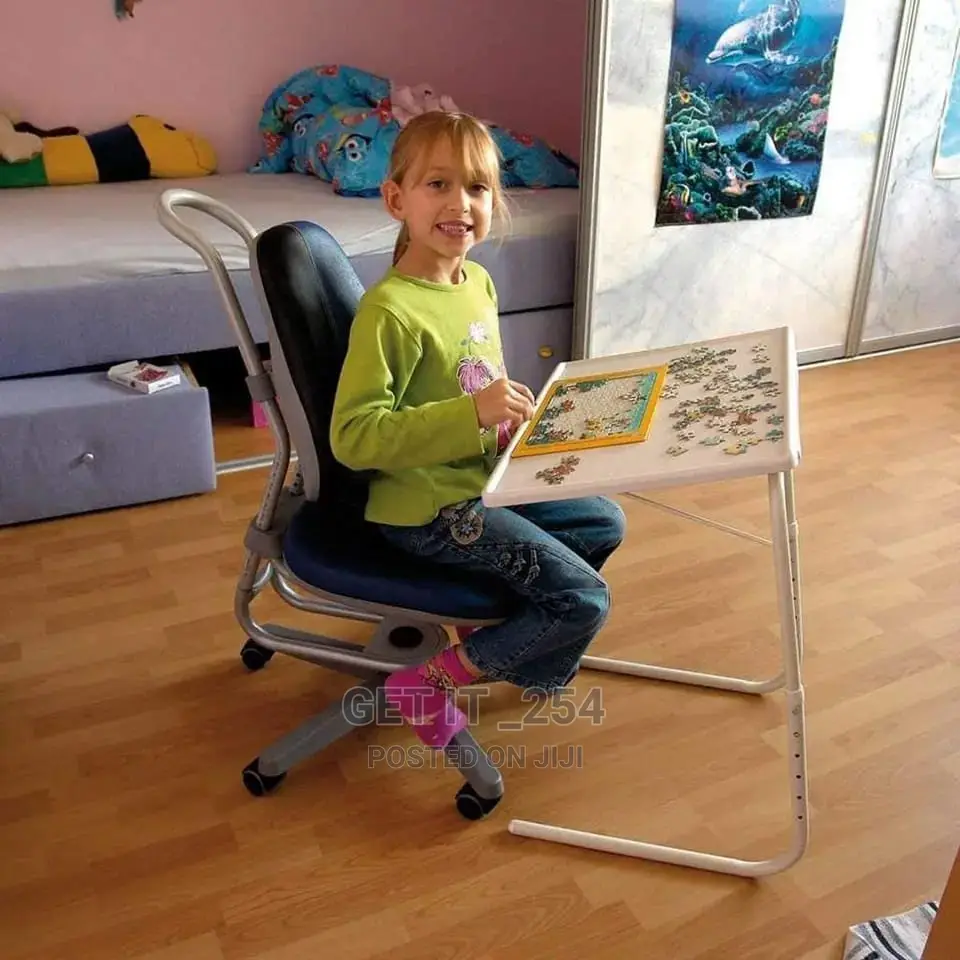 Portable Folding Table*
Material: Steel Pipe and Pp