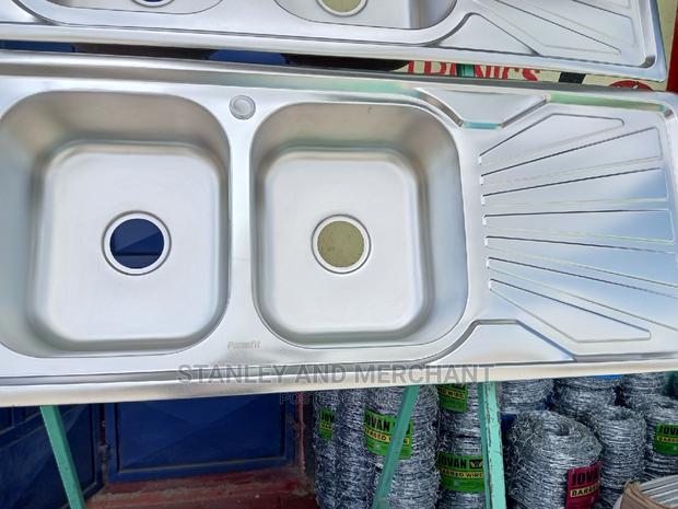 One Piece Toilet - thumbnail 3