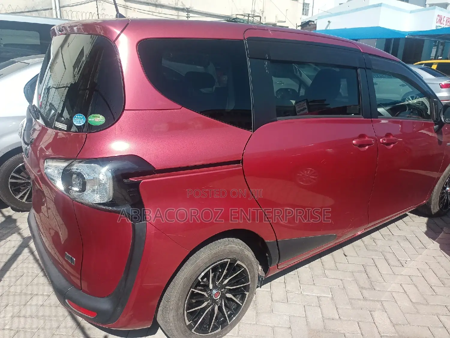 Toyota Sienta 2016 Red