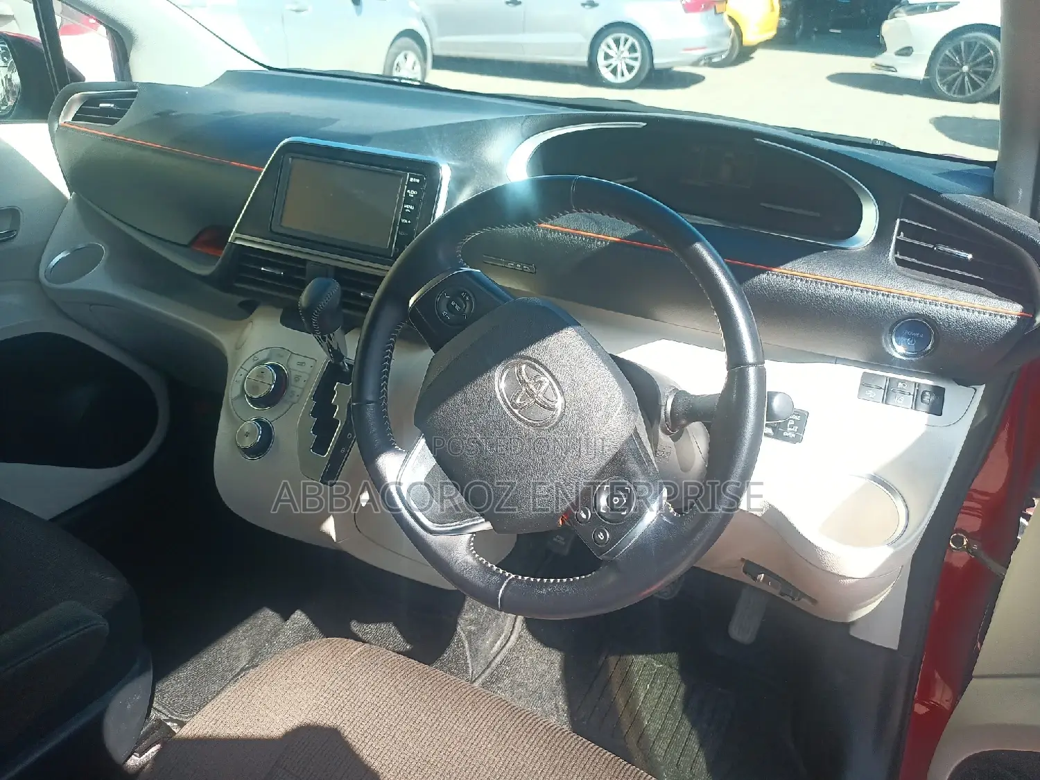 Toyota Sienta 2016 Red