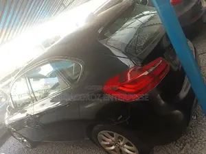 BMW 320i 2016 Black