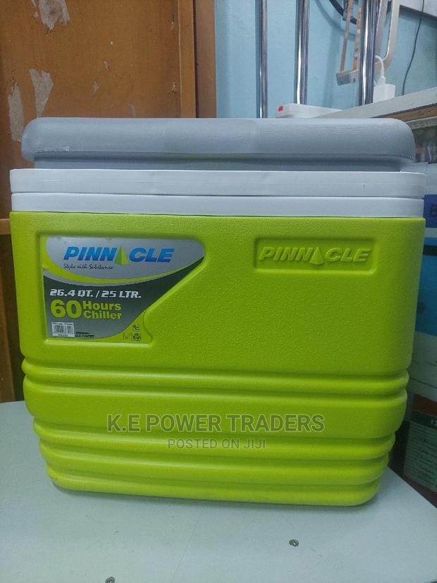 Fully Insulated 25 Litre Cooler Box - main view