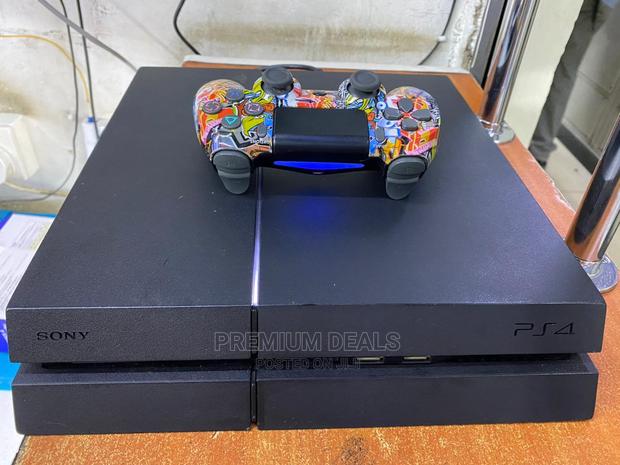 Clean Standard Ps4 With Original Controller