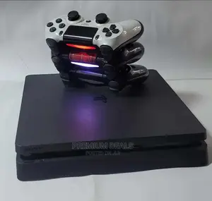 Ex Uk Ps4 Slim With Three Controllers