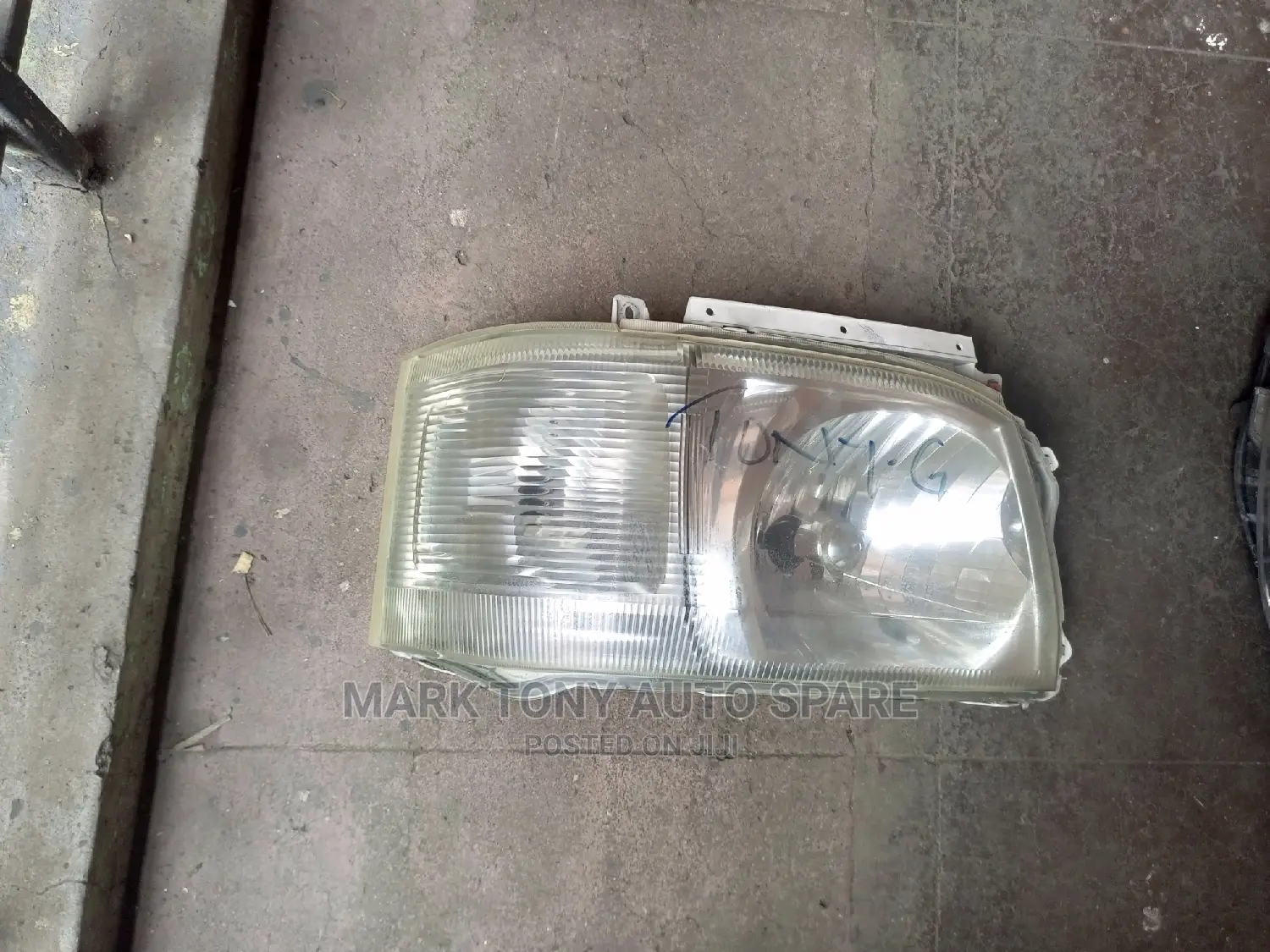 Toyota Hiace Headlight 7l