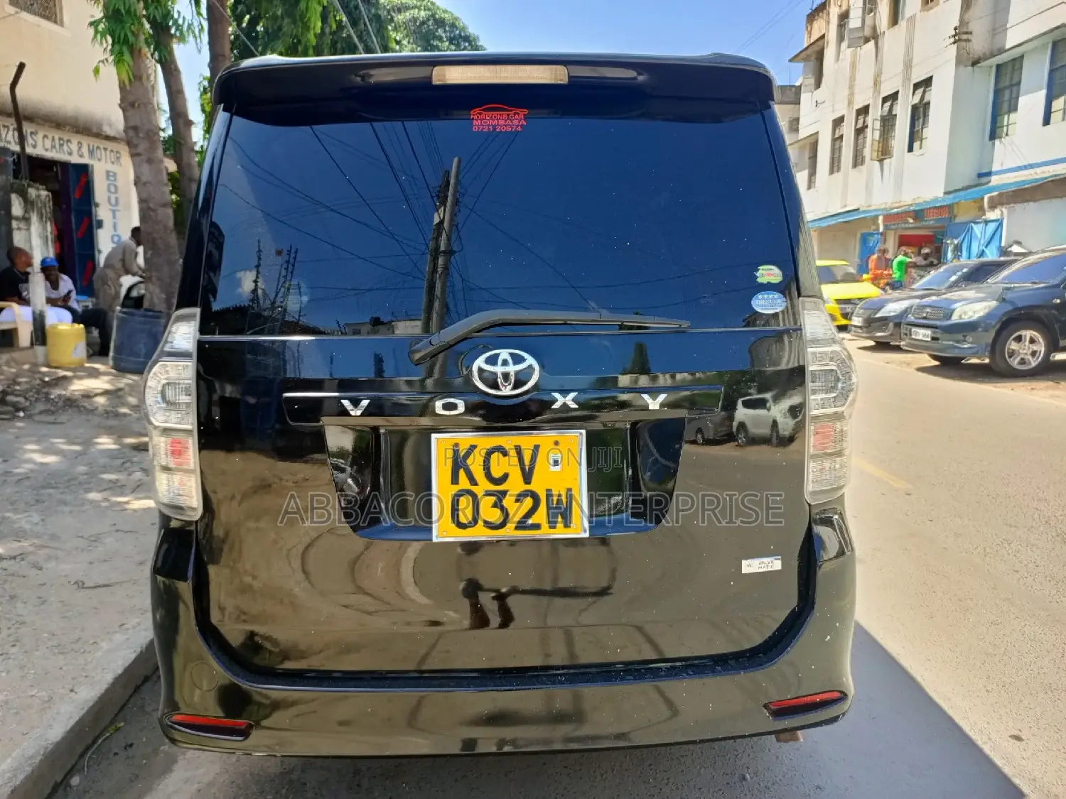 Toyota Noah 2.0 158hp AWD (7 Seater) 2012 Black