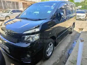 Toyota Noah 2.0 158hp AWD (7 Seater) 2012 Black