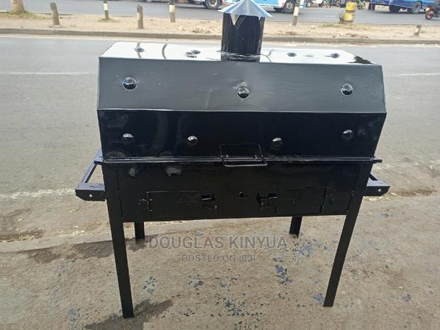 Commercial Closed / Barbecue Grill. - main view