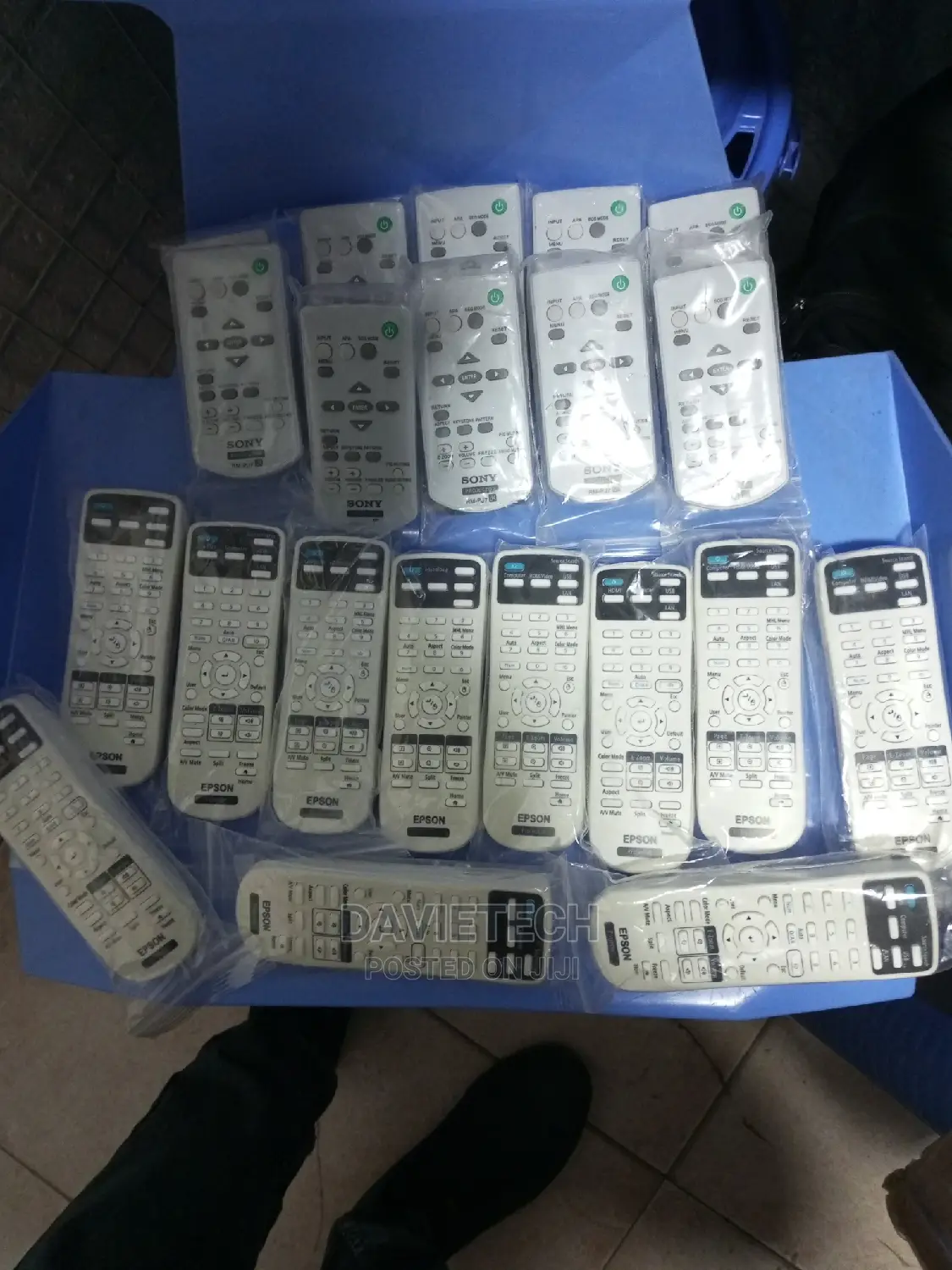 Replacement Remote- Controls for Projectors