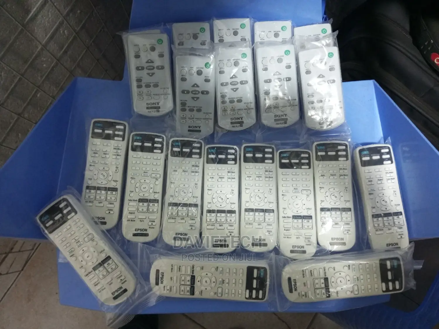 Replacement Remote- Controls for Projectors