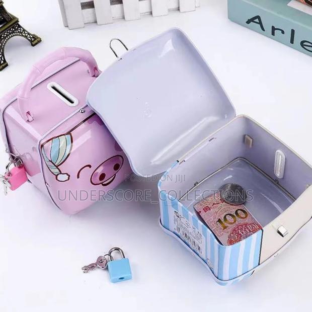 Metallic Piggy Bank With Padlock and 2 Keys