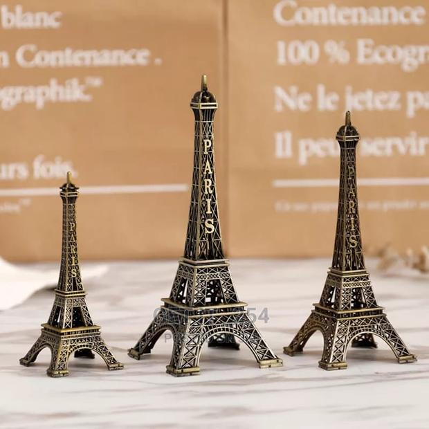 1pc Retro Paris Eiffel Towel Decor
Size :25cm
Material