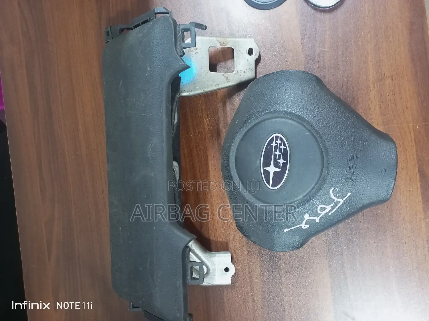 Subaru Legacy Steering and Knee Airbags