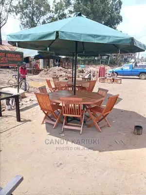 6 Seater Spacious Garden Set With an Umbrella
