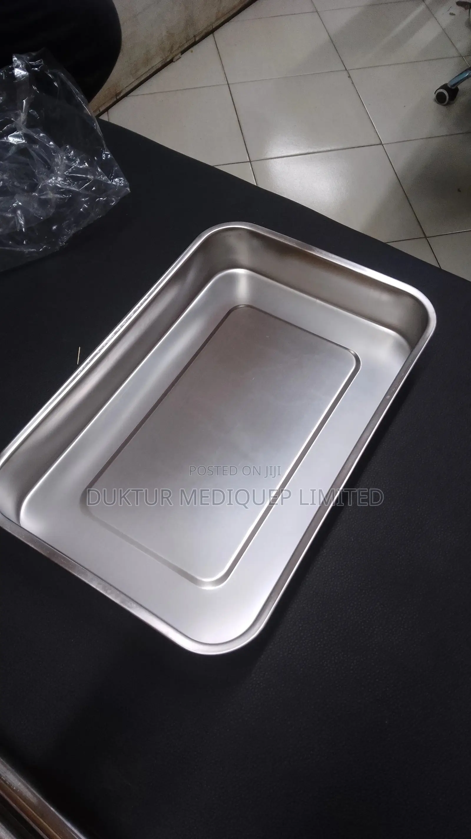 Surgical Tool Tray With Lid