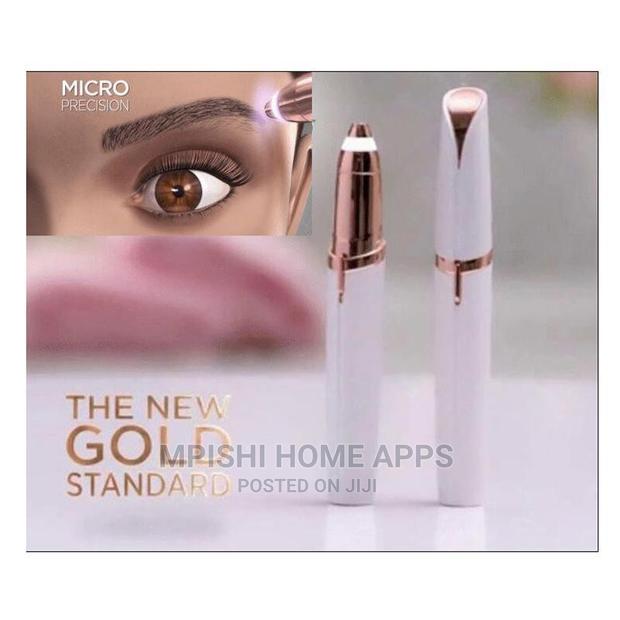 Eyebrows Trimmer - thumbnail 3