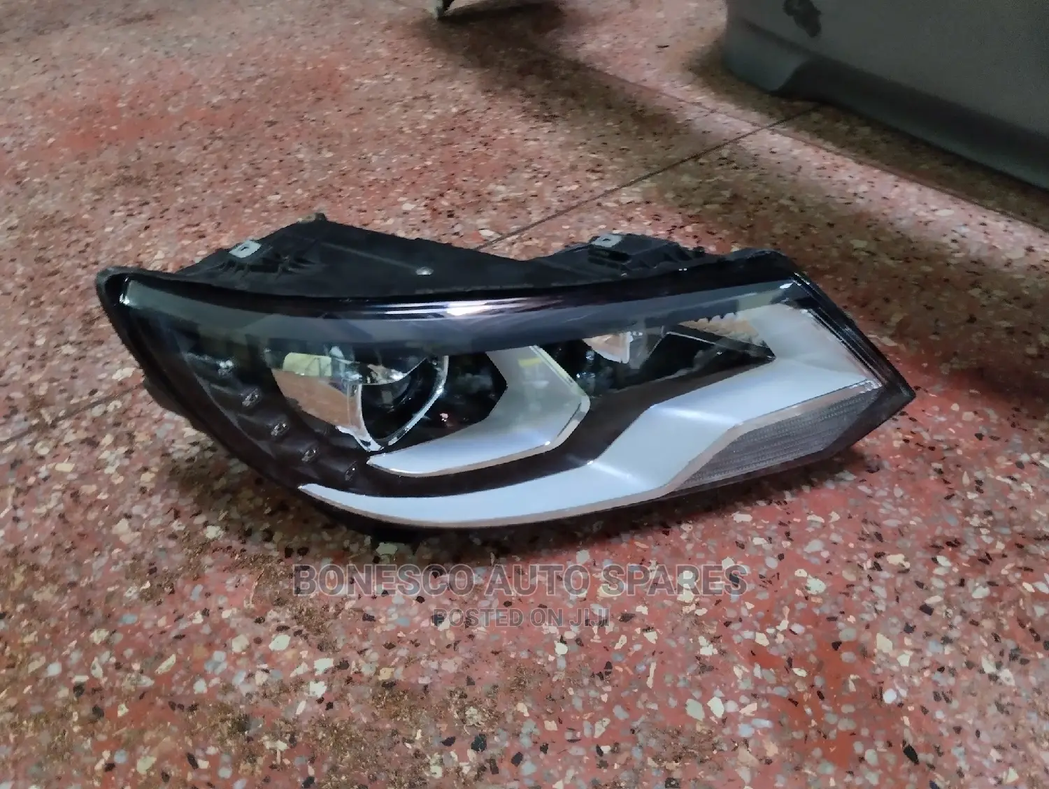 VW Tiguan 2012-2017 Right Xenon Headlight Assembly