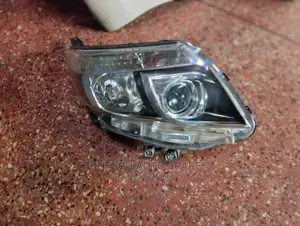 Toyota Noah 2014-2017 Xenon Headlight Assembly