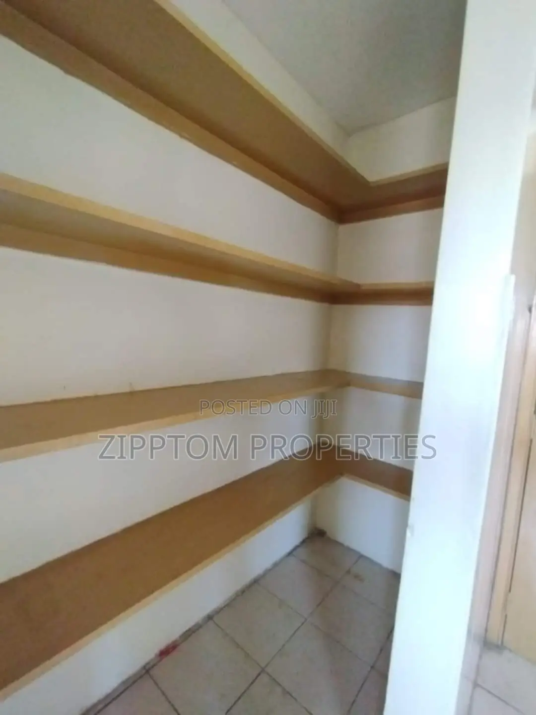 3bdrm Apartment in Madaraka for rent