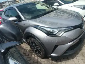 Toyota C-HR 2023 Silver