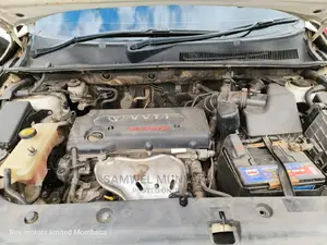 Toyota Vanguard 2012 Pearl