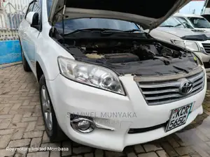 Toyota Vanguard 2012 Pearl