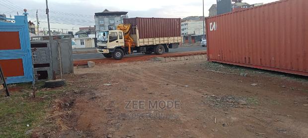 20ft Container Delivery And Offloading - main view