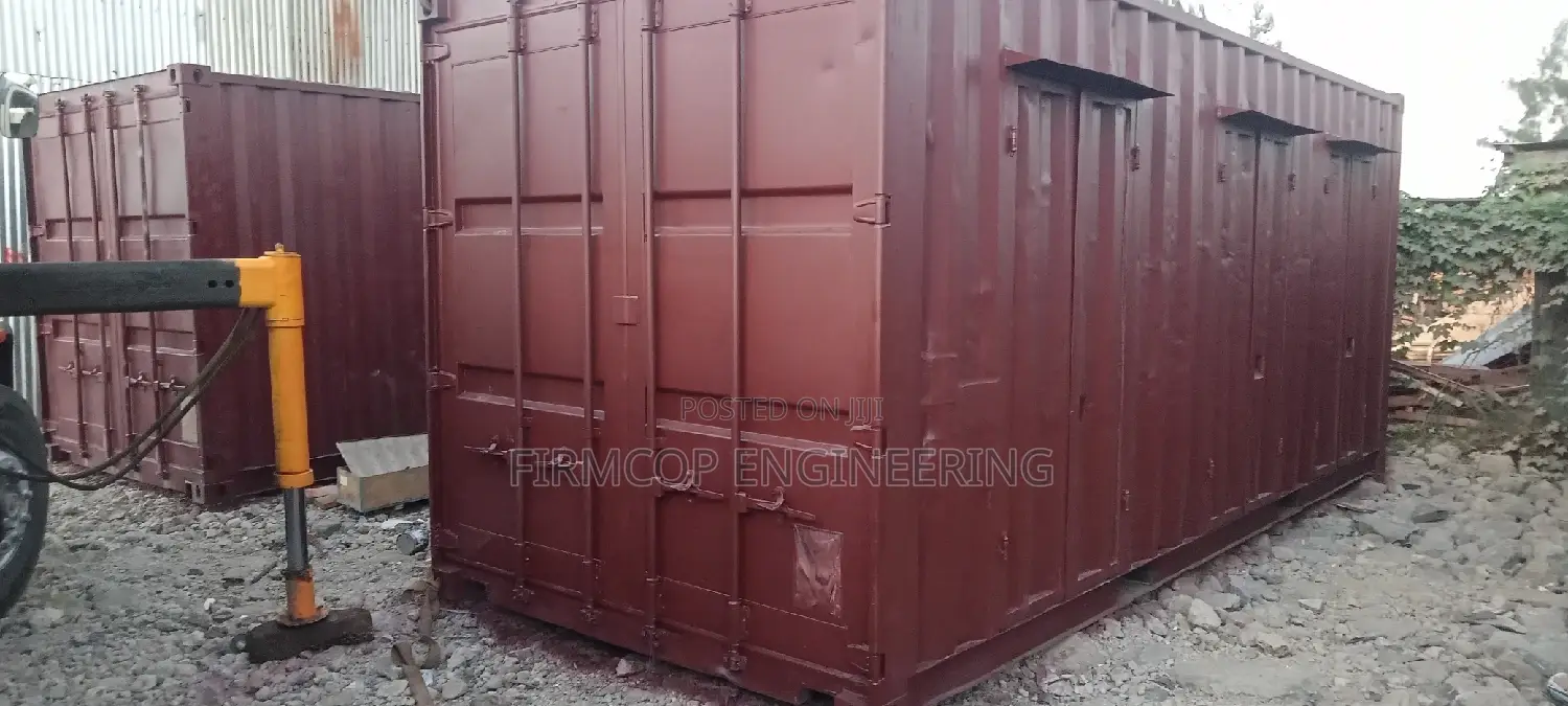 20ft Container 3 Stalls
