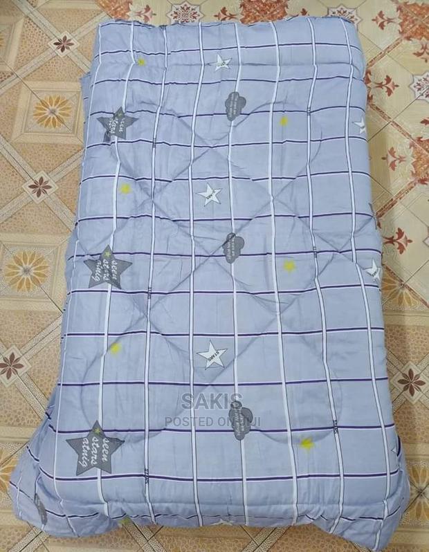 Warm 5 by 6 Duvets+ Sheet and Pillow Cases. Free Delivery - thumbnail 2