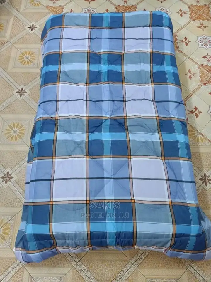 Large 6 X 6 Duvets + Free Sheet and Pillow Cases. Tukuletee?