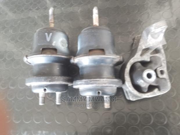Subaru Legacy Engine Mountain