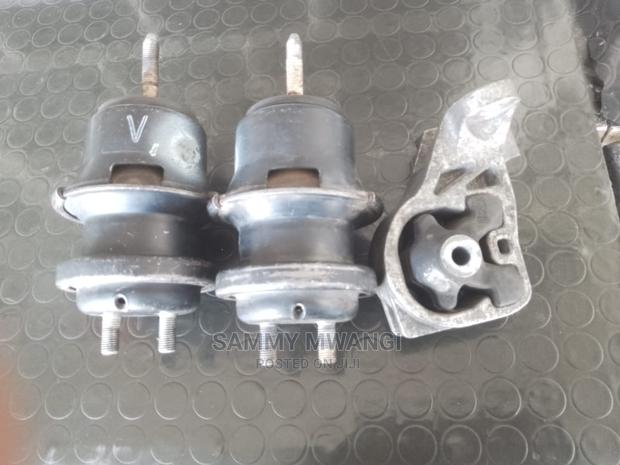 Subaru Legacy Engine Mountain - thumbnail 2