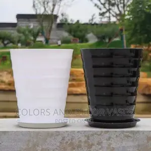 Plastic Vases for Plants With Underliner Plates