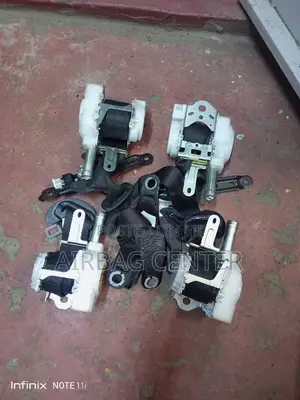 Toyota Harrier 2018 Knee Airbag and Safety Belts