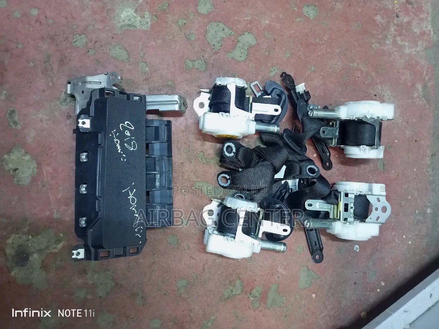 Toyota Harrier 2018 Knee Airbag and Safety Belts