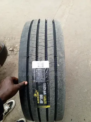 265/70r19.5 Blacklion