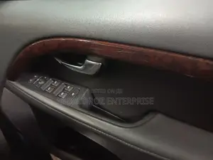 Volvo V70 2016 Gray