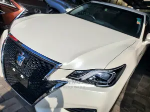Toyota Crown 2016 Off white