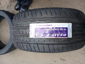 255/35 R 19 Leufenn Tyres Made in Korea.