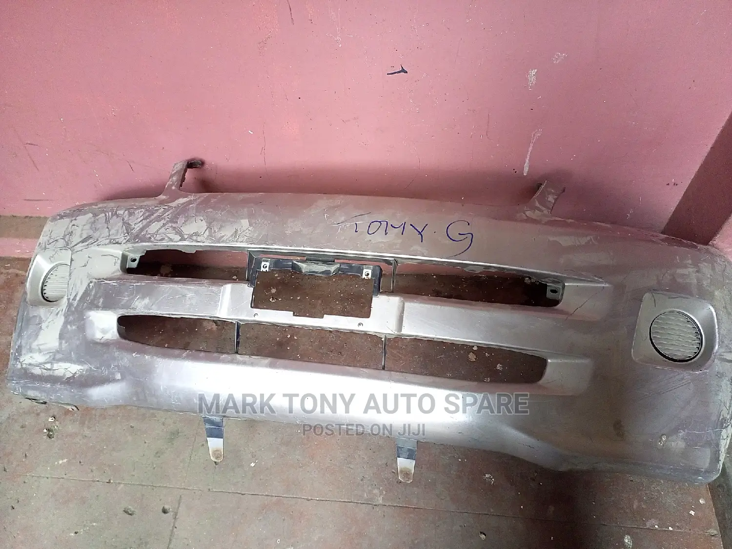 Noah 2003 Front Bumper Very Clean