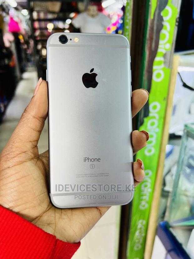 Apple iPhone 6s 64 GB Gray - main view