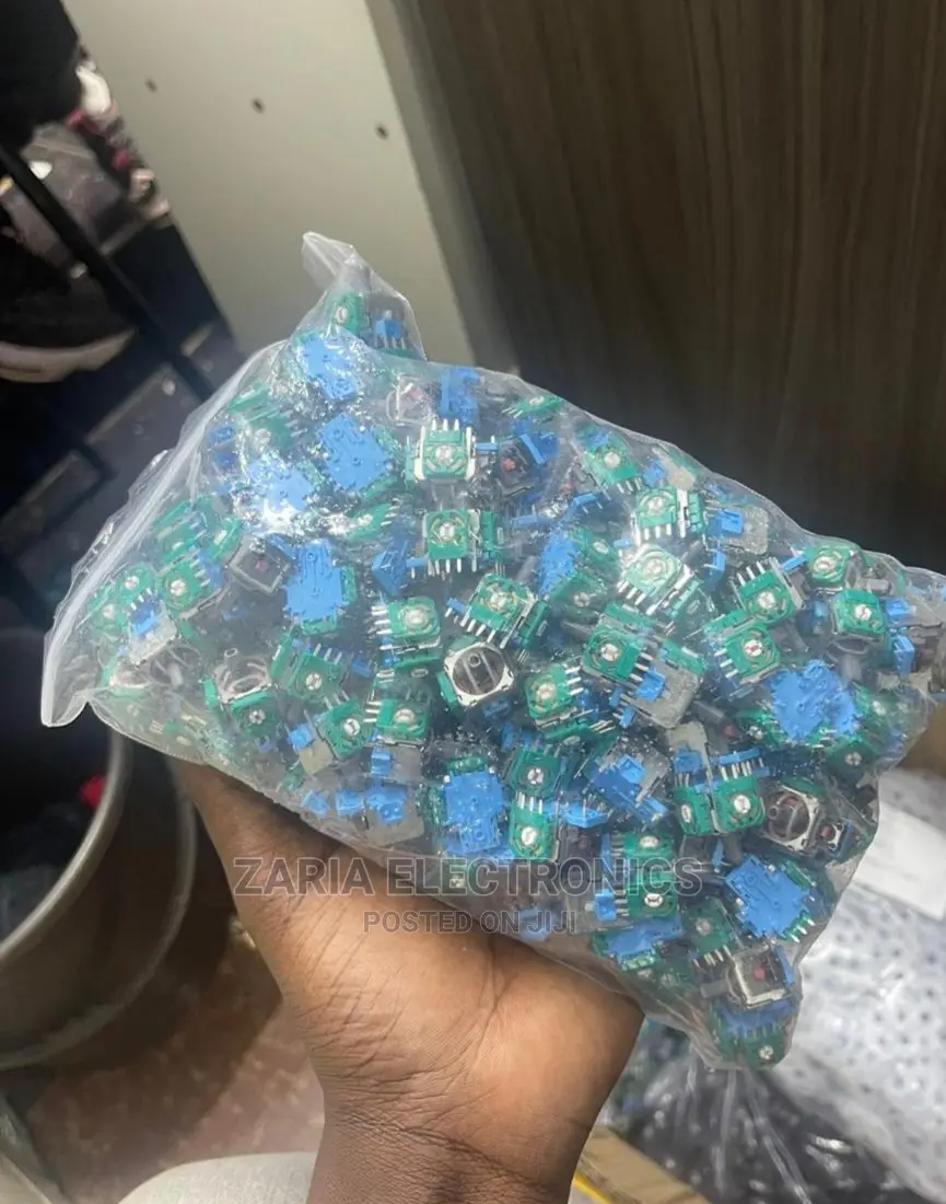 Ps4 Pad Analogue ,Rubbers and Caps