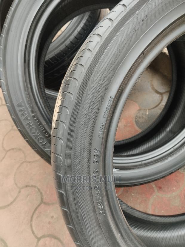 245/45r19 Yokohama - thumbnail 4