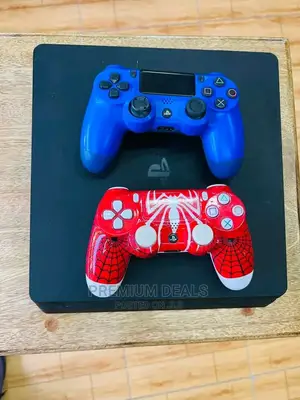 Clean Ps4 Slim With Two Controllers