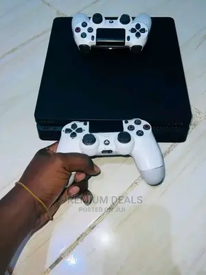 Ex Uk Ps4 Slim With Two Pads