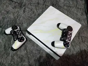 Ex Uk Ps4 Slim Limited Edition With Two Pads