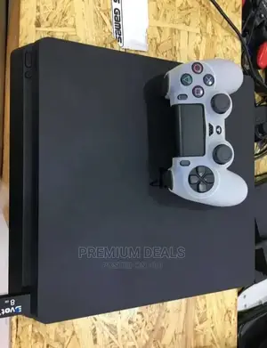 Clean Chipped Ps4 Slim With 10 Games