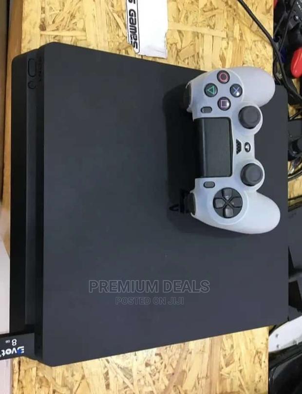 Clean Chipped Ps4 Slim With 10 Games