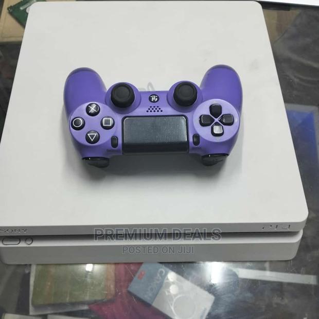 Clean White Ps4 Slim With Unique Pad